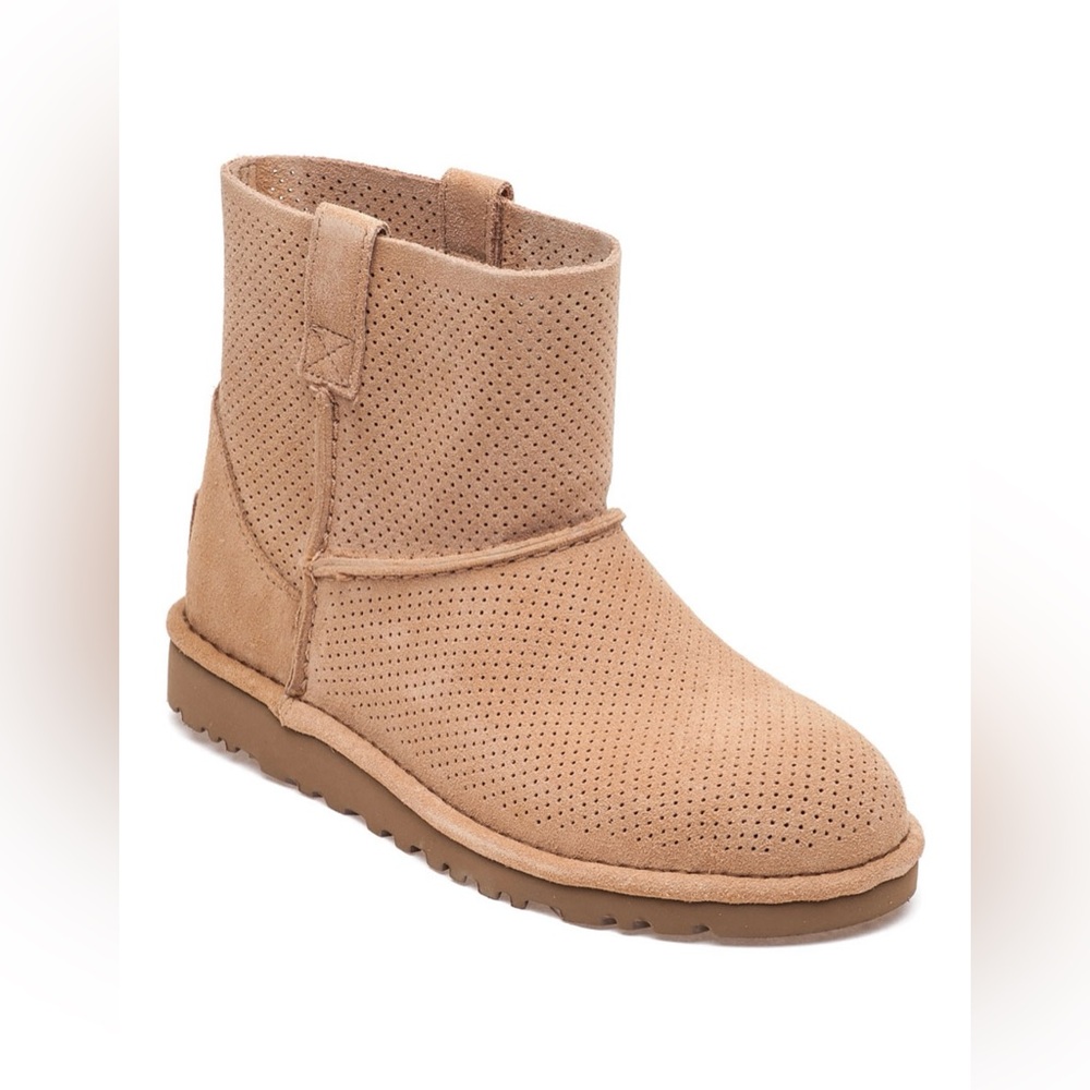 UGG MINI PERF TAWNY SUEDE BOOT NEW SZ 6